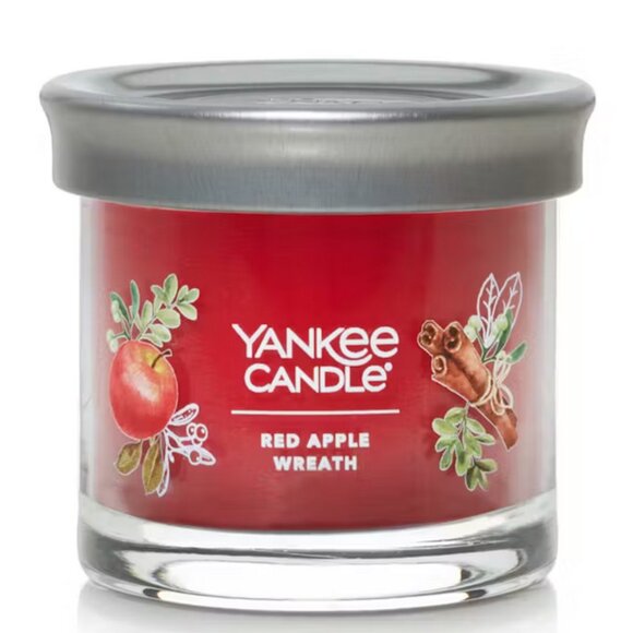 Yankee Candle Signature Tumbler Candle, Red Apple Wreath - Picture 1 of 11